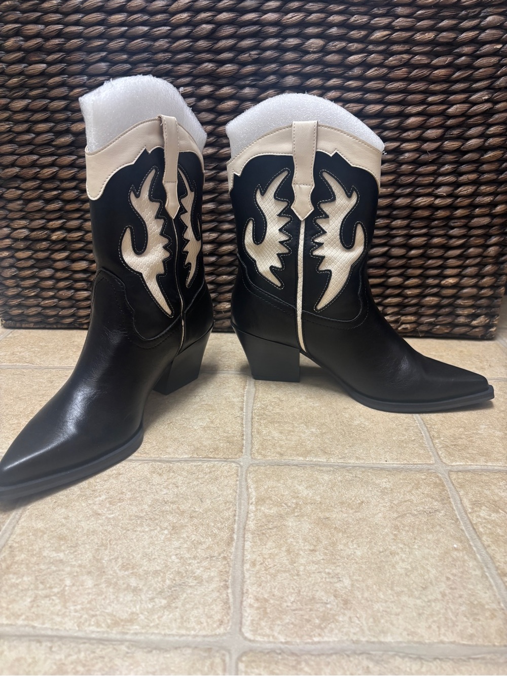 Oasis Society -Black and Cream Western Ankle Boots - Women's Stylish Cowboy Heel